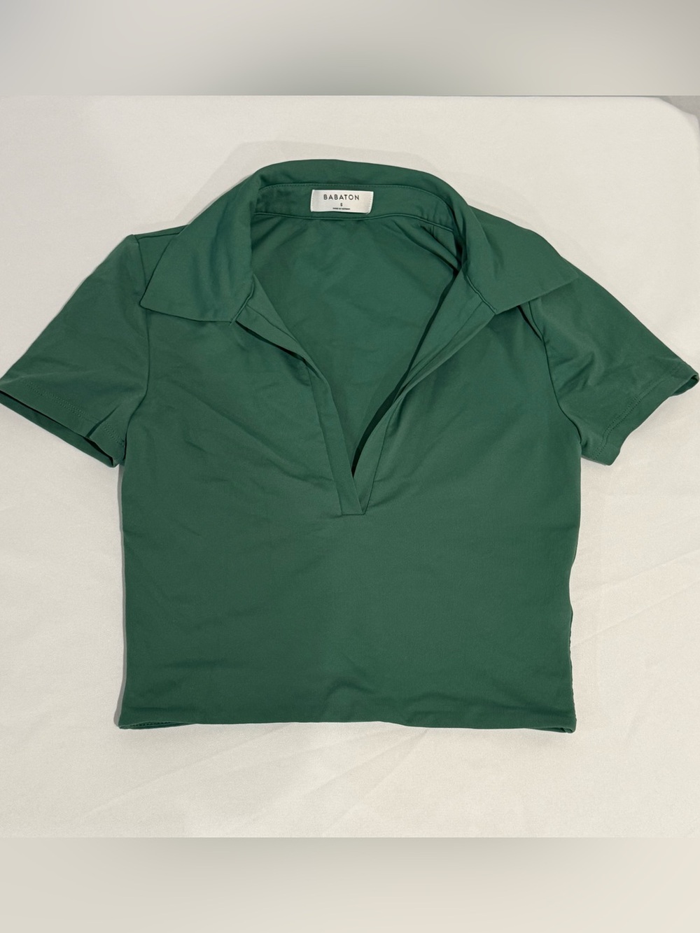 Babaton Contour Collared V-Neck Crop Top